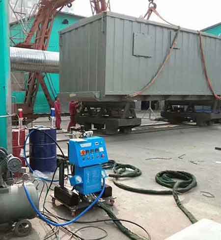 湖南聚氨酯发泡设备 Q2600型集装箱移动房保温施工