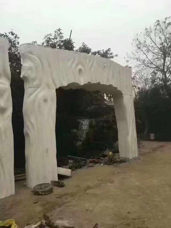 影视道具喷涂聚脲(图1) 泡沫影视道具喷涂聚脲表面硬化