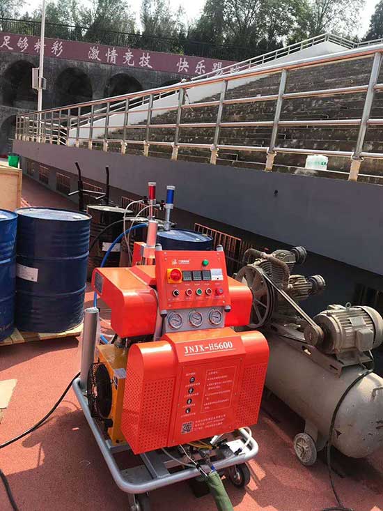 体育场看台聚脲防水涂料(图1) 双组份体育场看台聚脲防水涂料施工案例