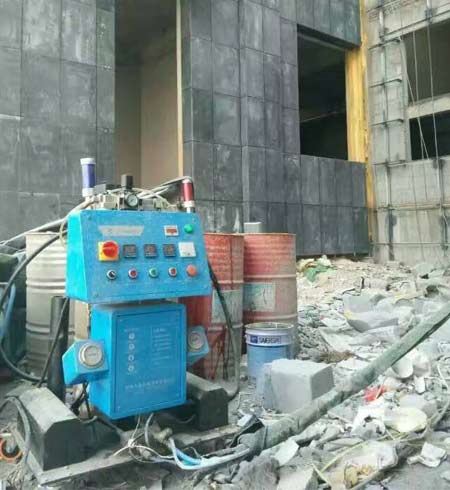建筑外墙夹缝聚氨酯浇注施工(图2) Q2600建筑外墙夹缝聚氨酯浇注设备