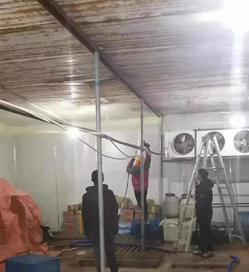 冷库喷涂聚氨酯机子是什么样的(图2) 冷库喷涂聚氨酯机子施工