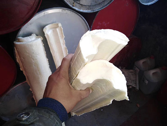硬质聚氨酯瓦壳(图3) 硬质聚氨酯瓦壳浇注成品